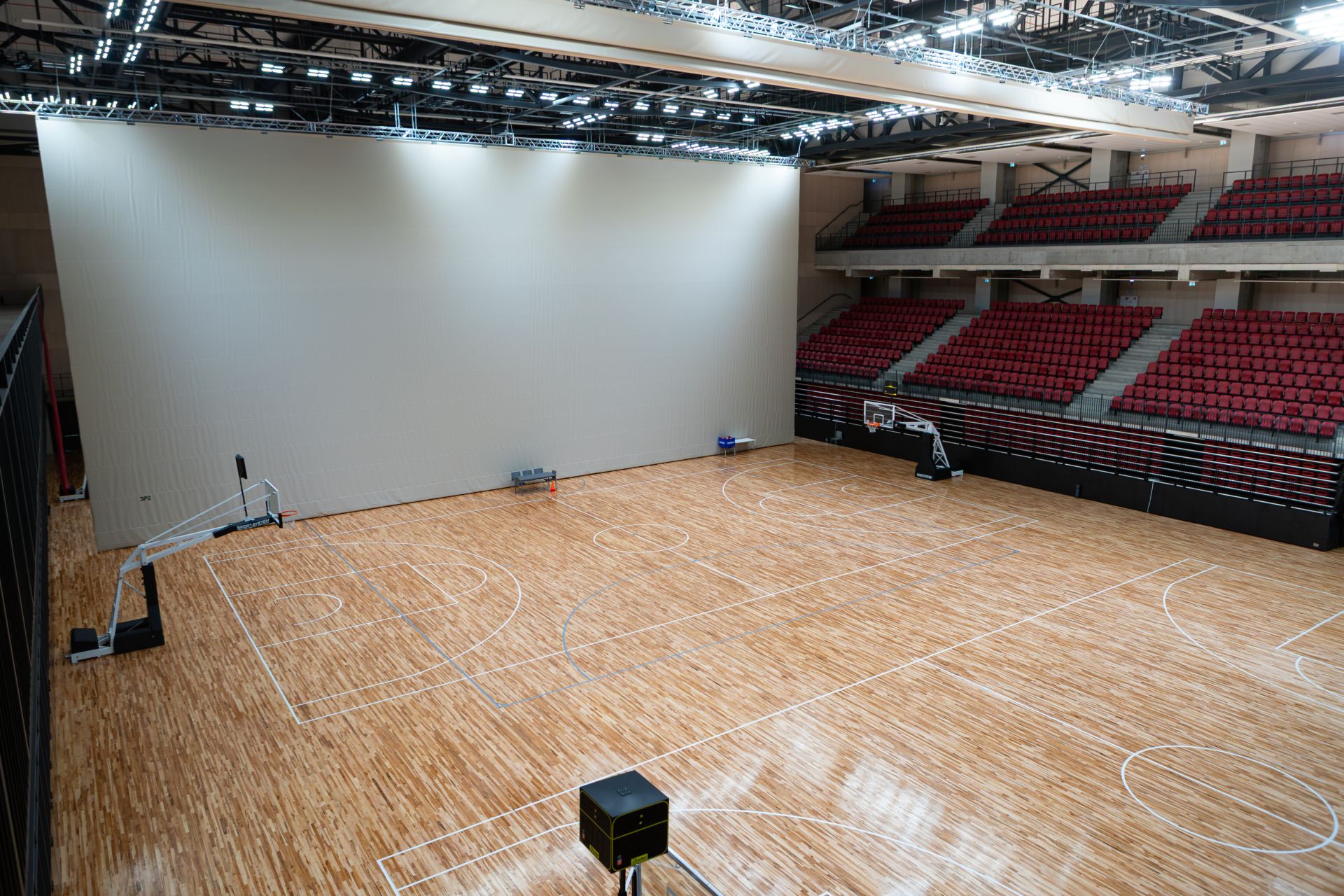 Komandu sporta spēļu halles akustiskais aizkars