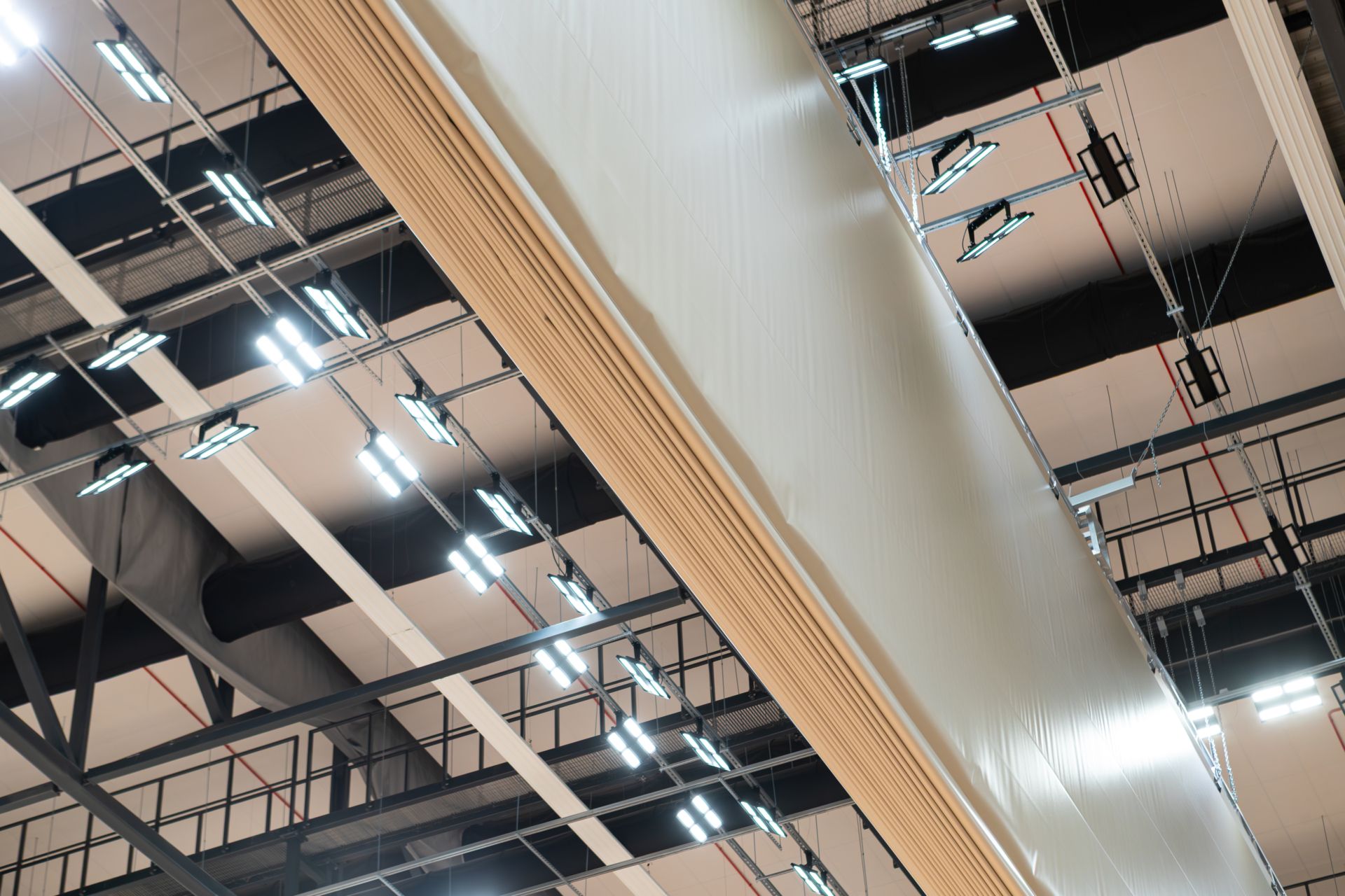 Komandu sporta spēļu halles akustiskais aizkars