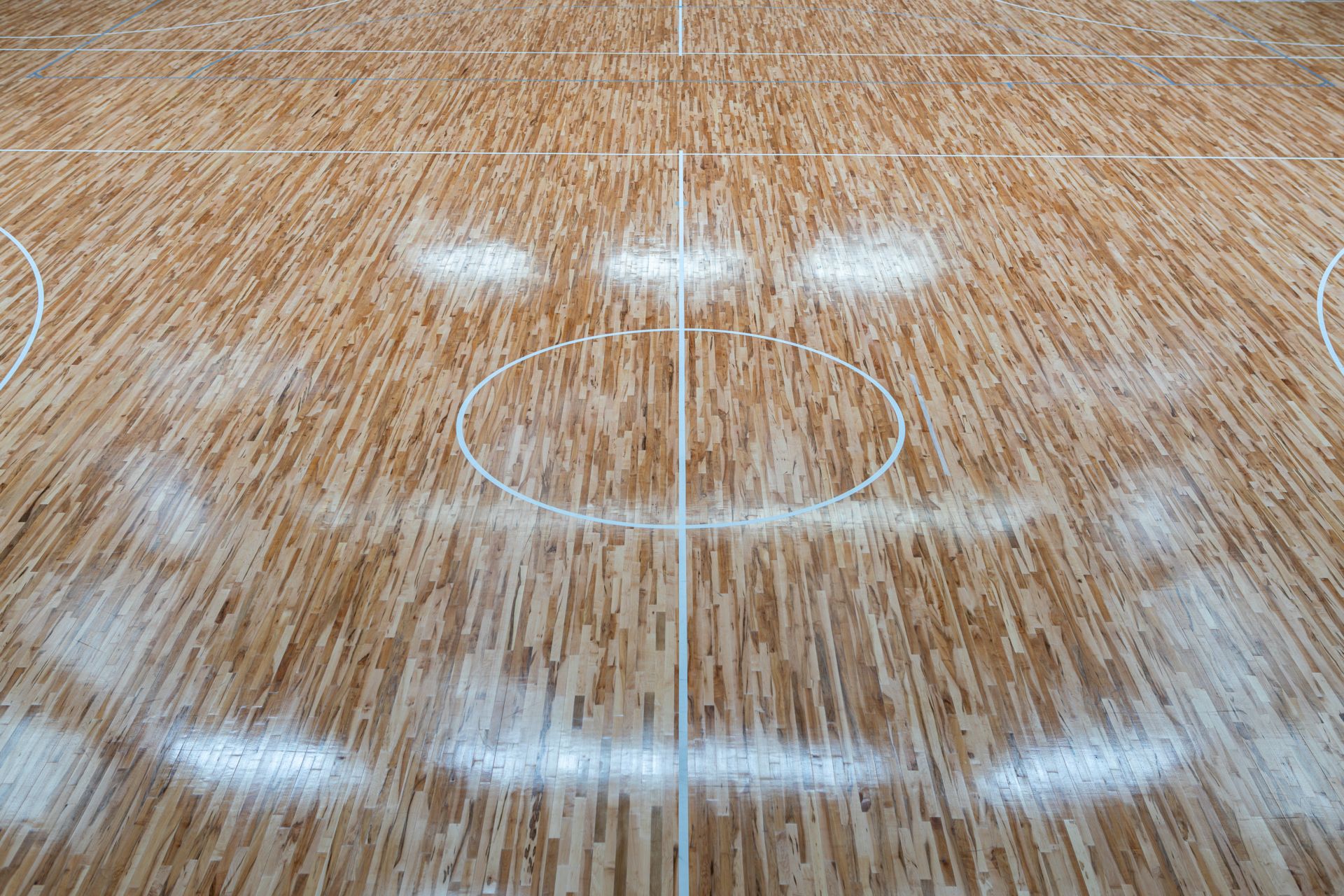 Komandu sporta spēļu halles koka grīda